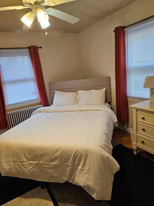 Comfy Getaway Minutes From Ubs Arena Apartment Elmont Exterior photo